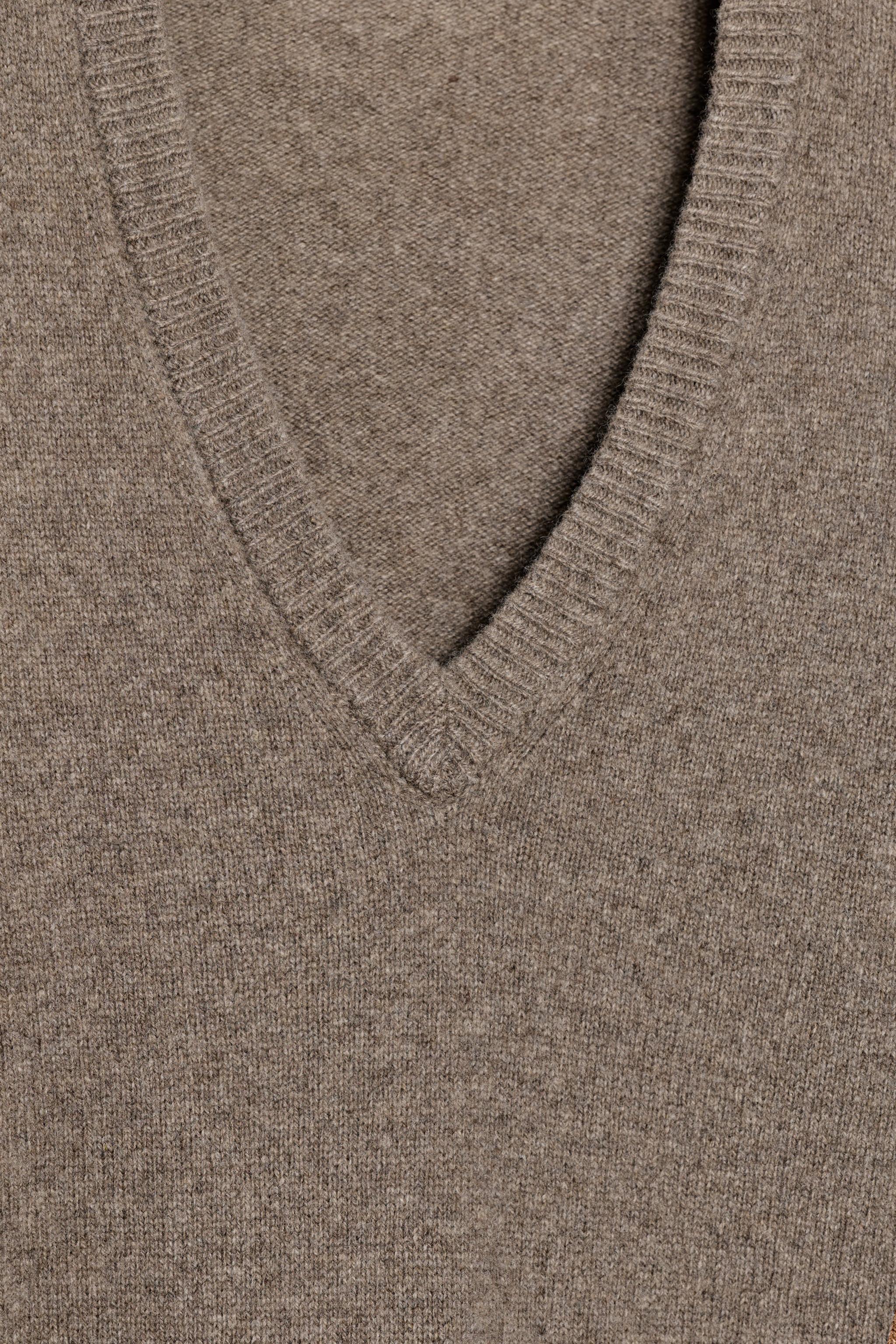 CASHMERE AND WOOL V-NECK JUMPER